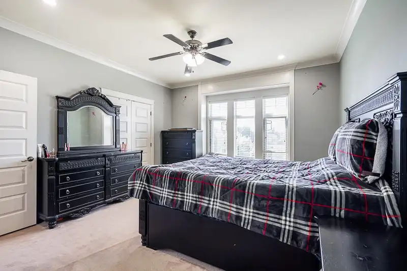 6633 125A STREET - photo 4 of 25