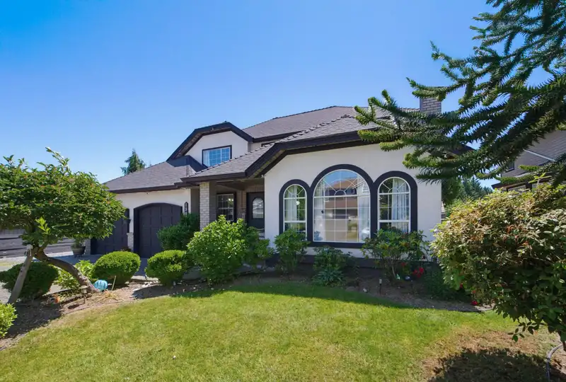 19028 58 AVENUE - photo 3 of 40