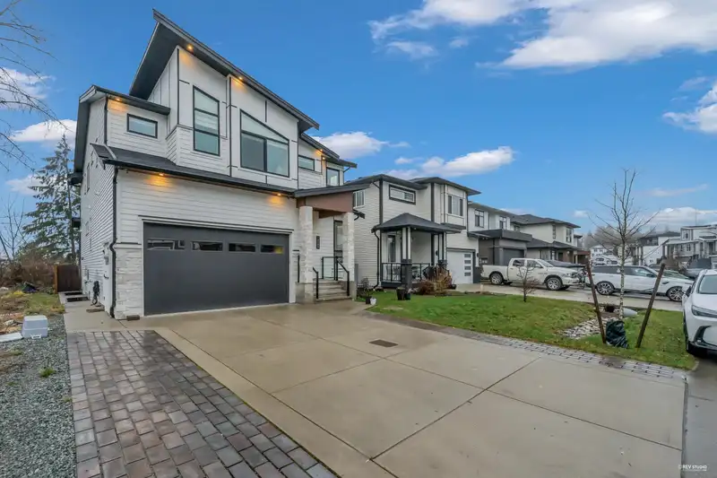 10509 MCVEETY STREET - photo 3 of 40