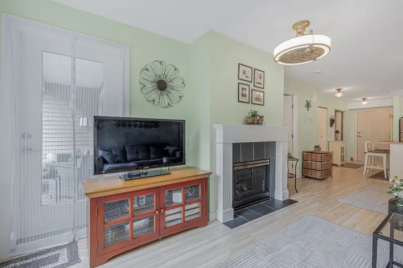 102 9668 148 STREET - photo 4 of 37
