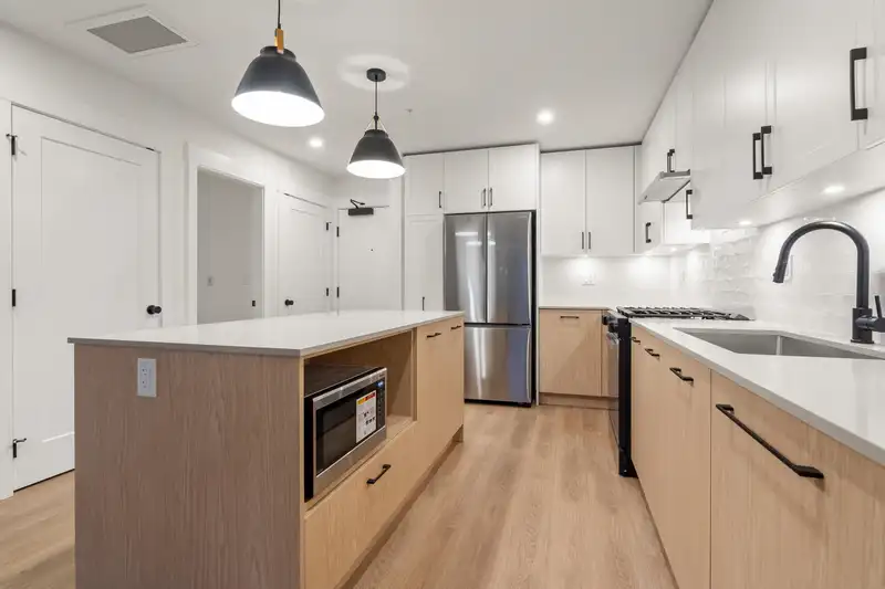 203 27218 ALDERGROVE TOWN CENTRE DRIVE - photo 3 of 32