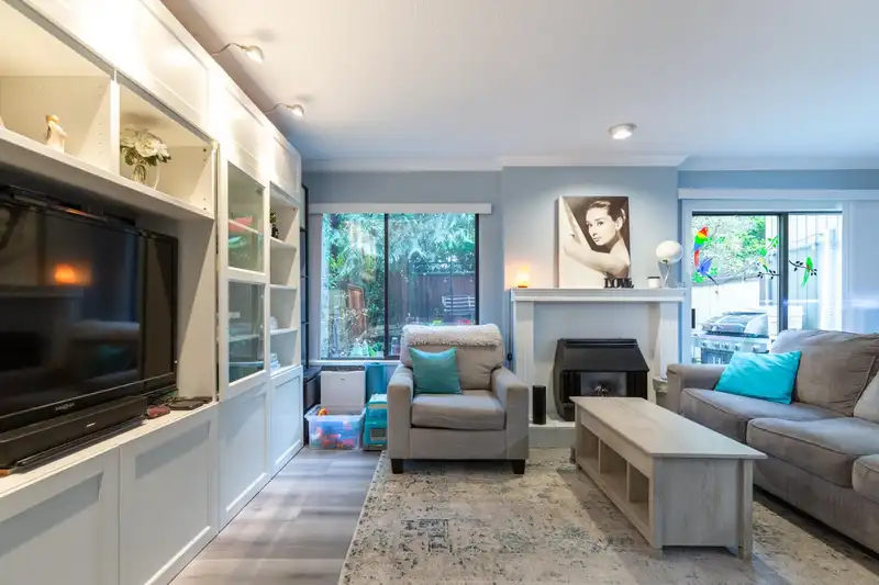 40 2998 MOUAT DRIVE - photo 4 of 39