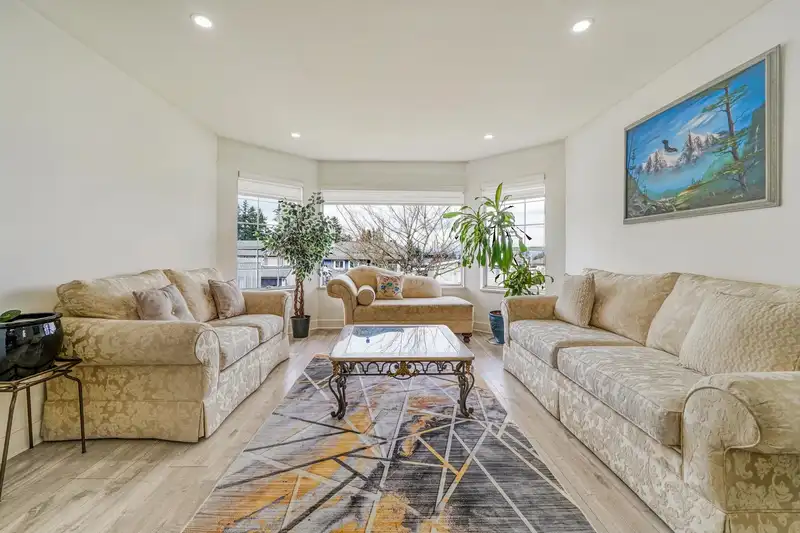 11866 98 AVENUE - photo 4 of 40