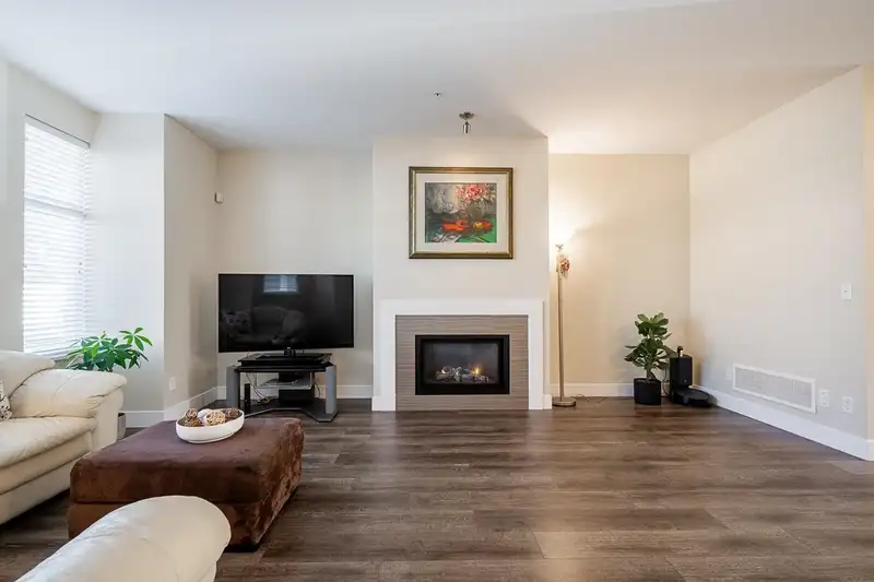 20580 84A AVENUE - photo 2 of 32