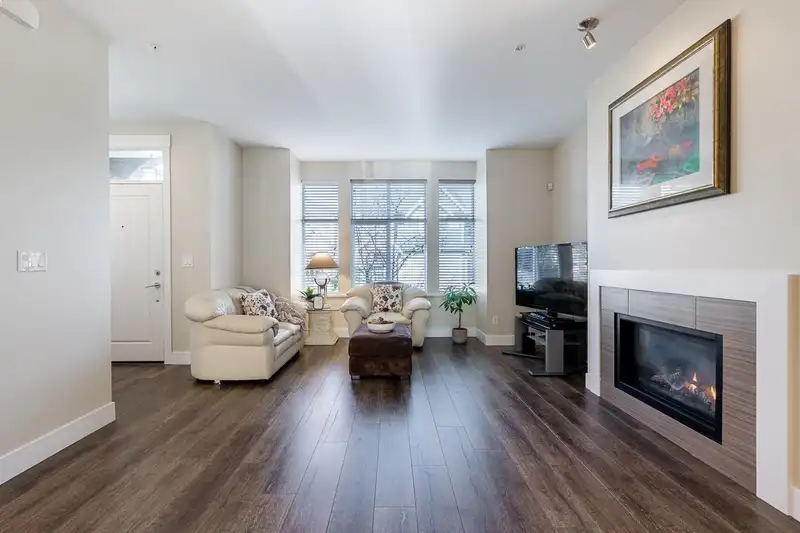20580 84A AVENUE - photo 3 of 32