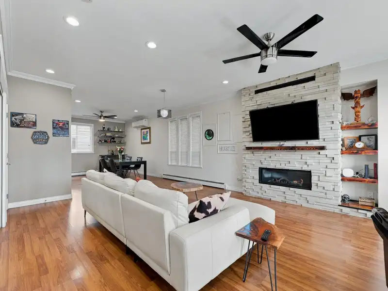 6959 192 STREET - photo 4 of 32