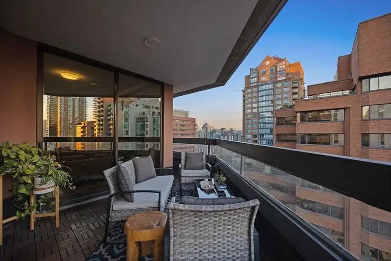 1007 1177 HORNBY STREET - photo 2 of 40
