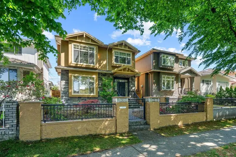 5388 SHERBROOKE STREET - photo 1 of 40