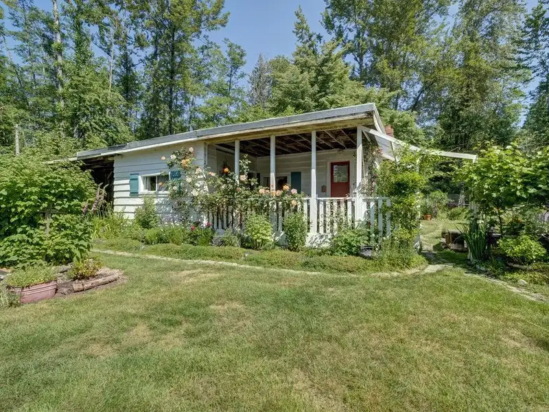 947 NORTH ROAD - photo 1 of 40