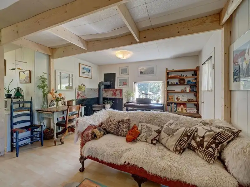 947 NORTH ROAD - photo 4 of 40