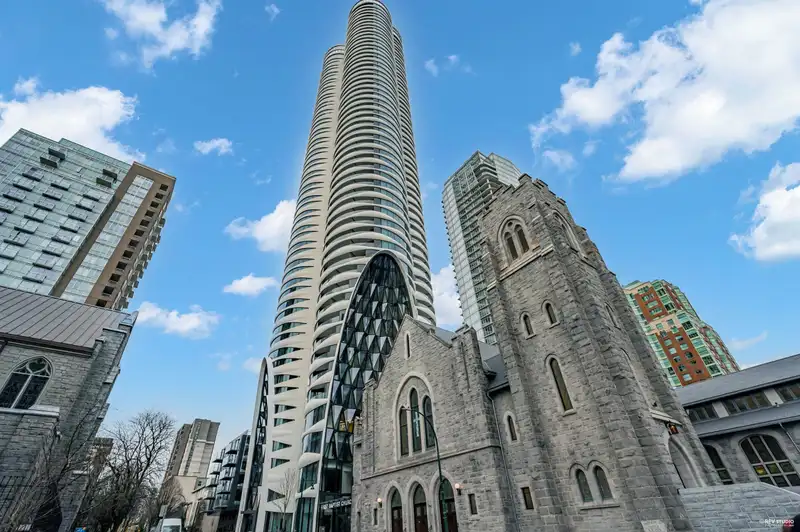 2207 1033 NELSON STREET - photo 1 of 37