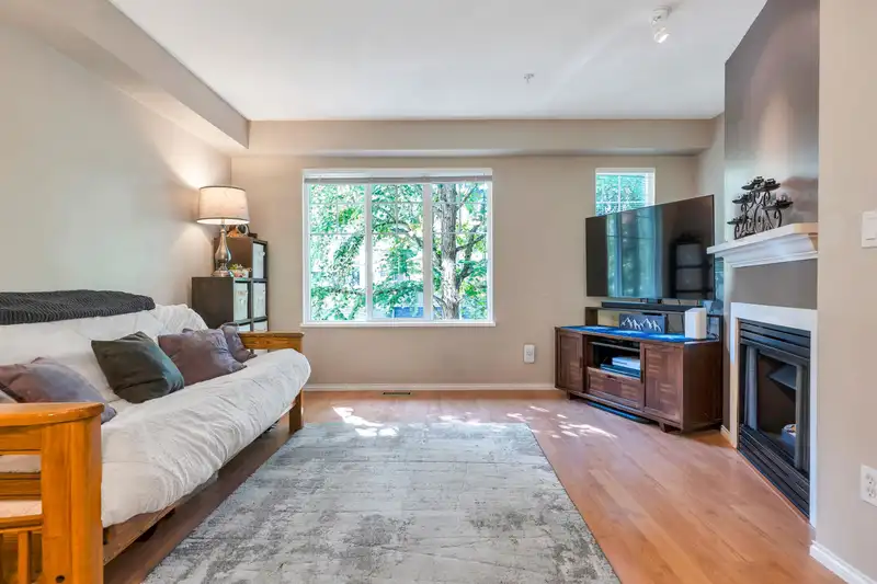 30 20176 68 AVENUE - photo 3 of 24