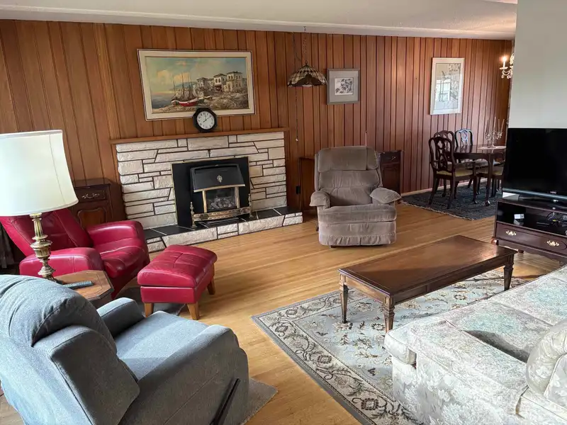 2717 WAVERLEY AVENUE - photo 3 of 40