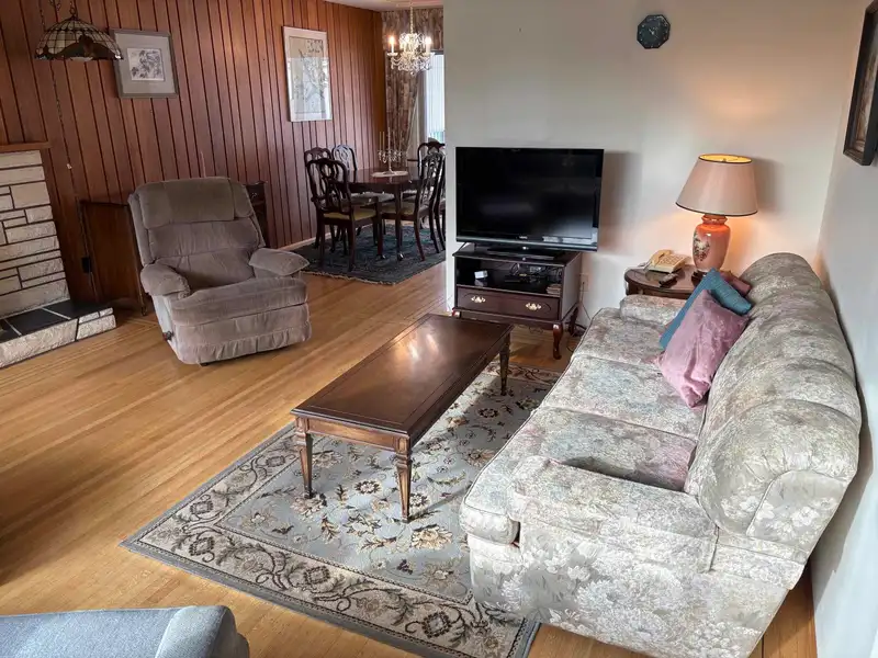2717 WAVERLEY AVENUE - photo 4 of 40
