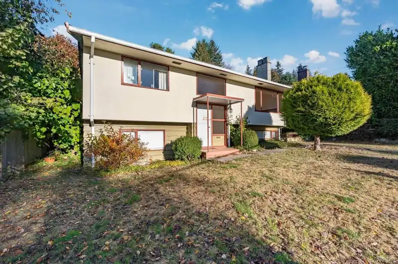 332 LAURENTIAN CRESCENT - photo 1 of 19