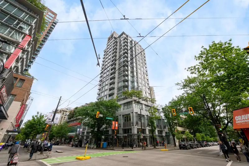 801 480 ROBSON STREET - photo 1 of 15