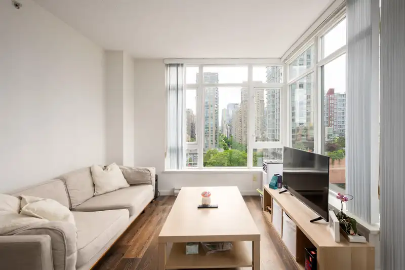 801 480 ROBSON STREET - photo 4 of 15