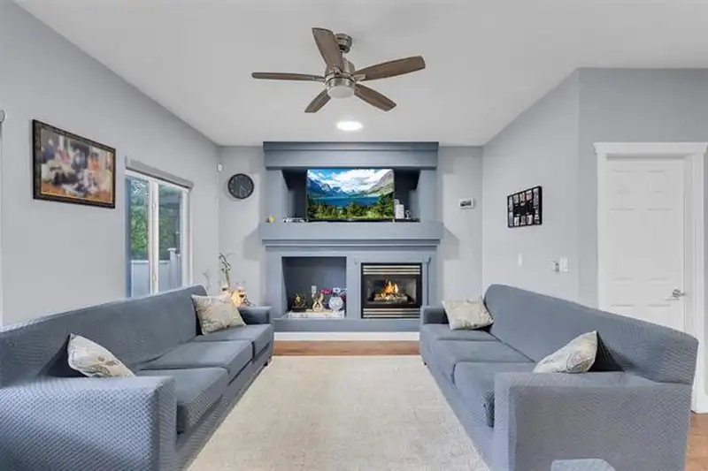 6287 167B STREET - photo 4 of 21