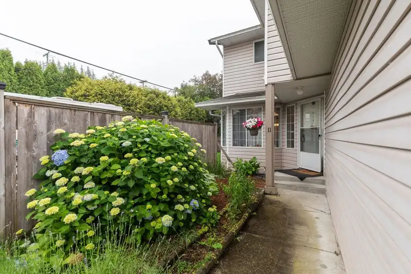 11 21541 MAYO PLACE - photo 2 of 39