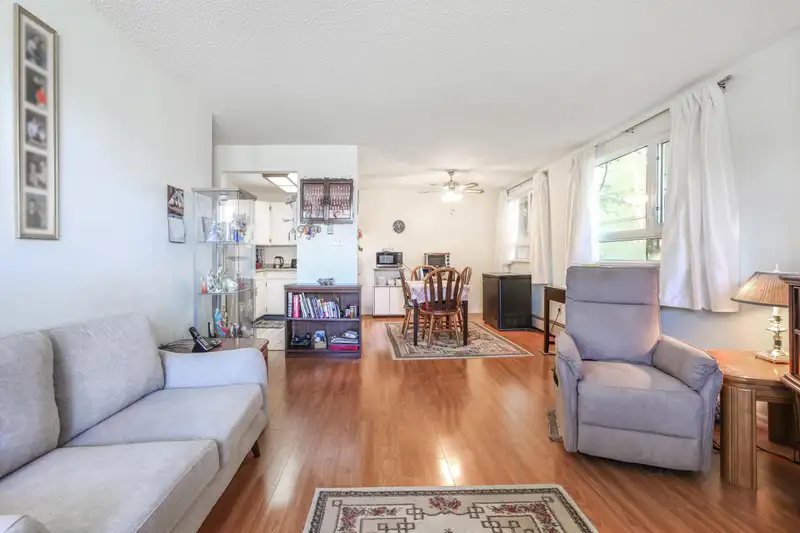 205 665 E 6TH AVENUE - photo 1 of 40