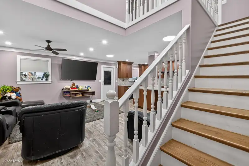 13812 65A AVENUE - photo 3 of 26