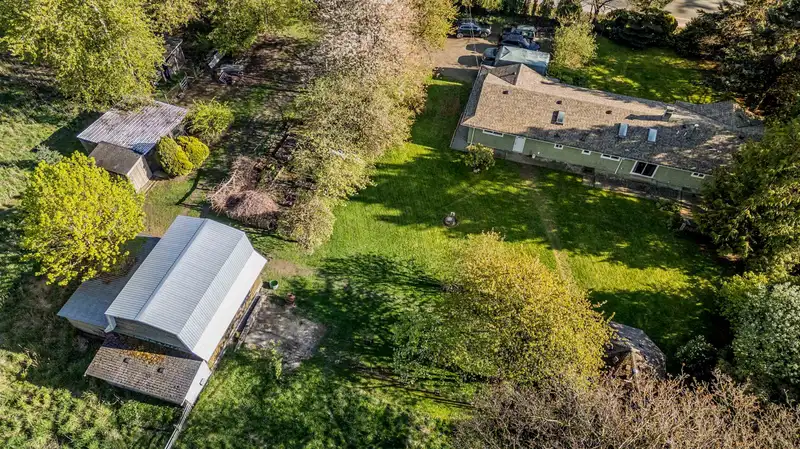 23179 16 AVENUE - photo 4 of 37