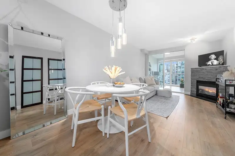 2803 939 HOMER STREET - photo 1 of 35