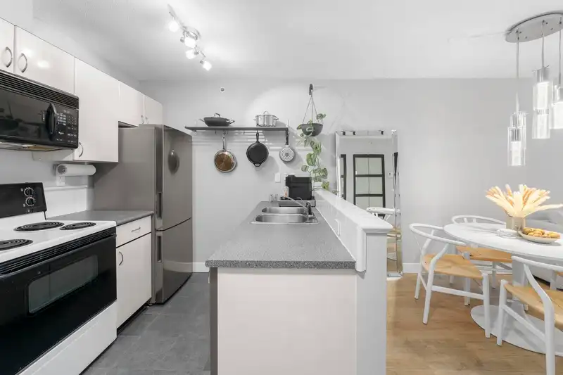 2803 939 HOMER STREET - photo 4 of 35