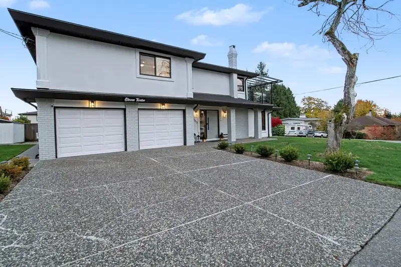 1112 STEVENS STREET - photo 2 of 40
