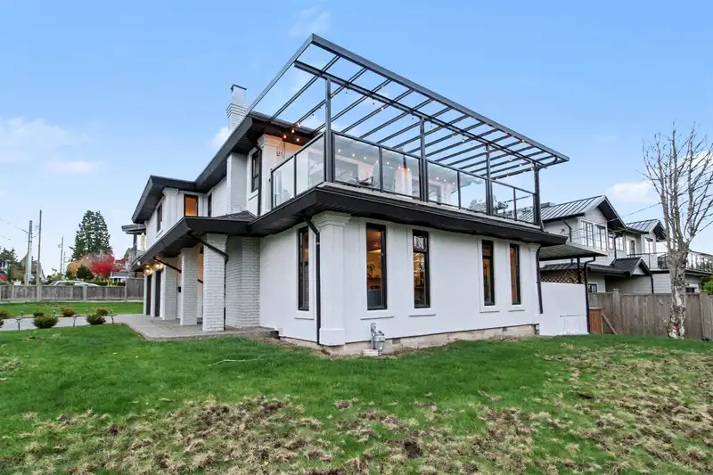 1112 STEVENS STREET - photo 3 of 40