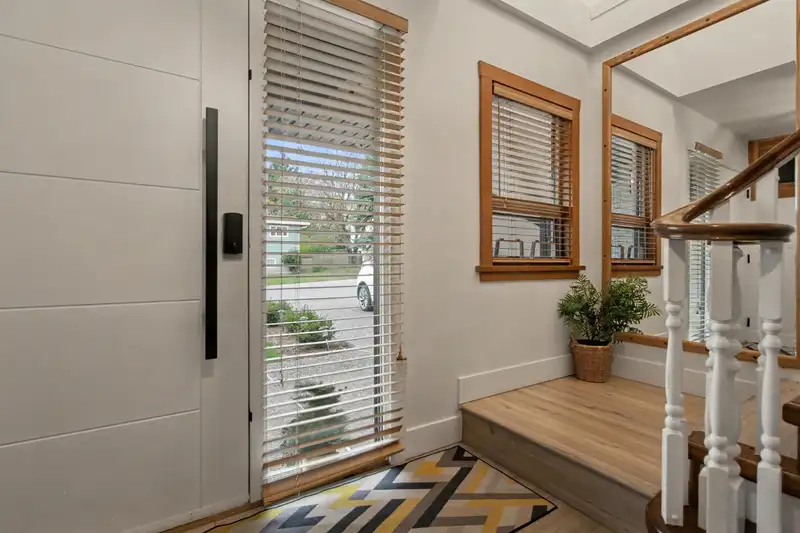 1112 STEVENS STREET - photo 4 of 40