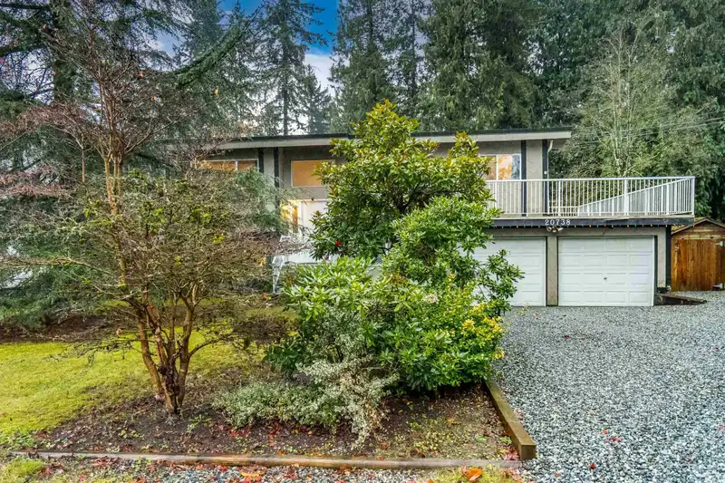 20738 38A AVENUE - photo 2 of 39