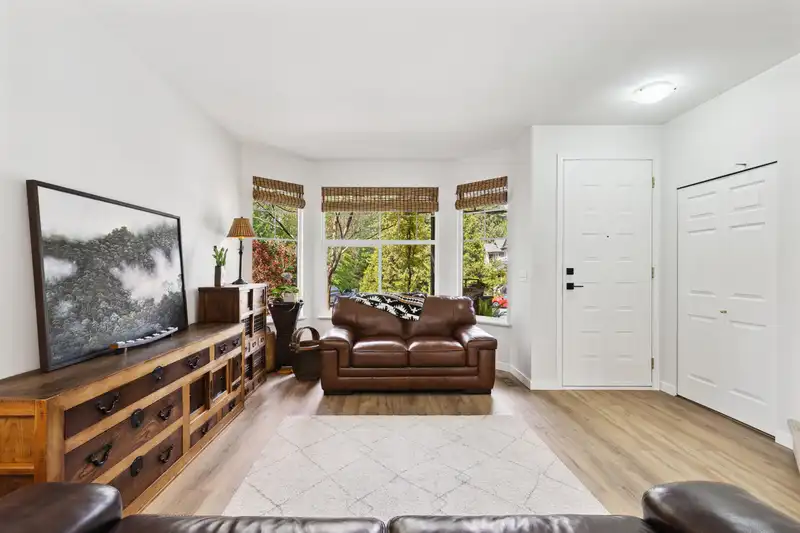 20649 86A AVENUE - photo 4 of 30