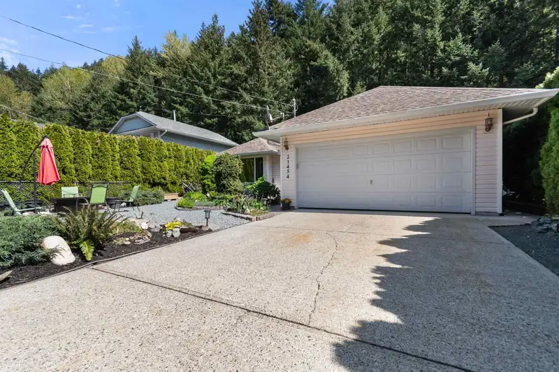 21454 RICHMOND DRIVE - photo 2 of 33