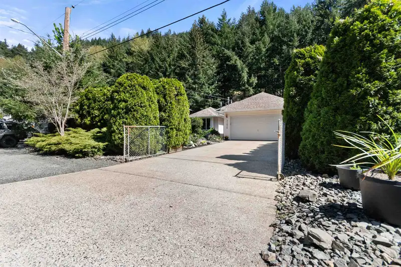 21454 RICHMOND DRIVE - photo 3 of 33