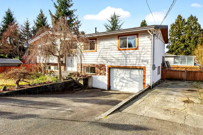 21875 124 AVENUE - photo 1 of 32