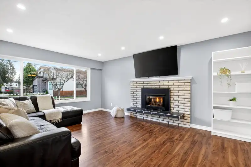21875 124 AVENUE - photo 3 of 32