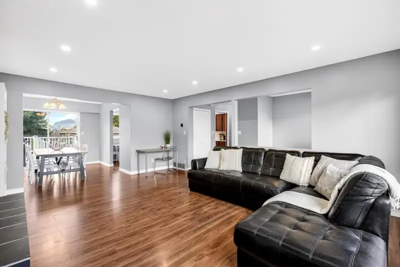 21875 124 AVENUE - photo 4 of 32