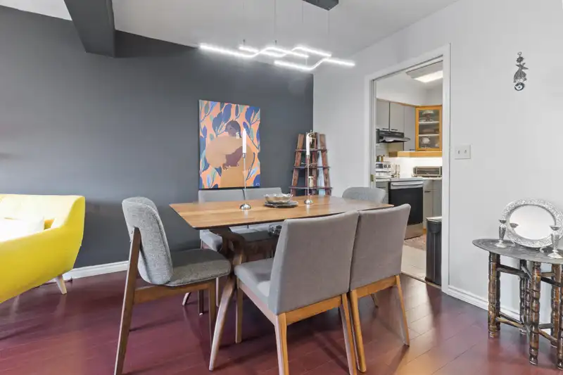 203 988 W 16TH AVENUE - photo 1 of 14