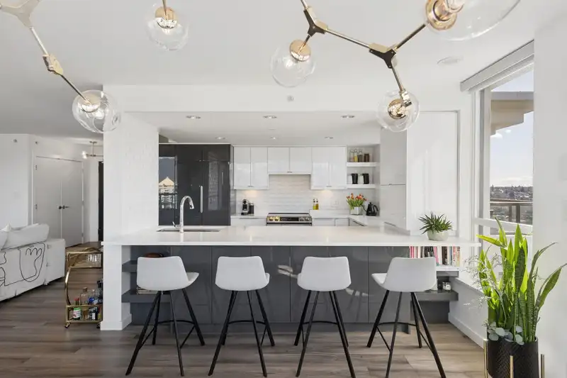 3203 2138 MADISON AVENUE - photo 1 of 39