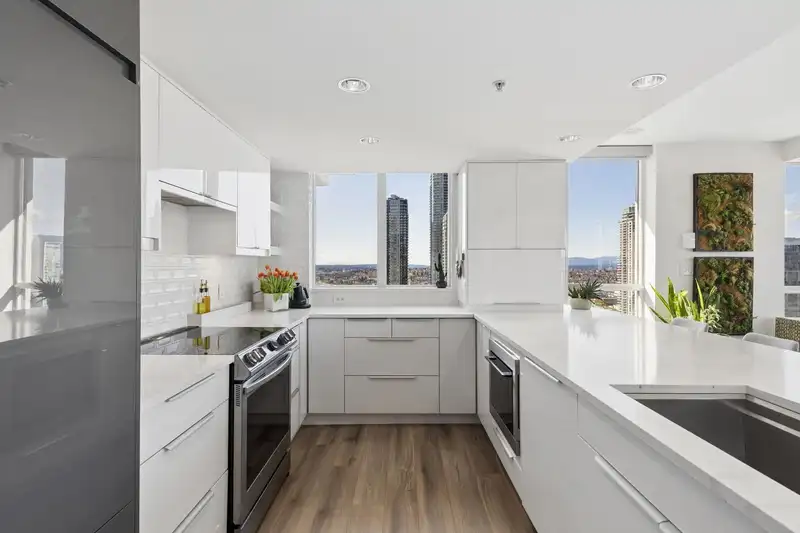 3203 2138 MADISON AVENUE - photo 2 of 39