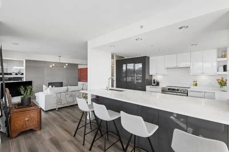 3203 2138 MADISON AVENUE - photo 4 of 39