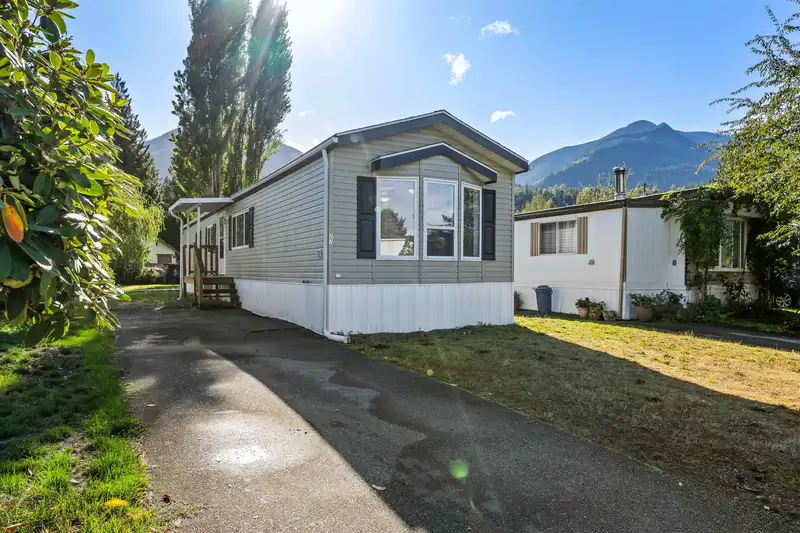 27 46484 CHILLIWACK LAKE ROAD - photo 1 of 26