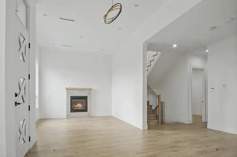 16685 15A AVENUE - photo 3 of 40