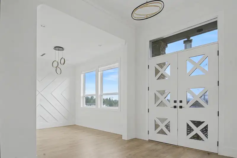 16685 15A AVENUE - photo 4 of 40