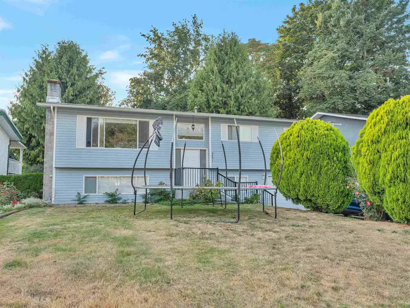 2651 MACBETH CRESCENT - photo 1 of 18