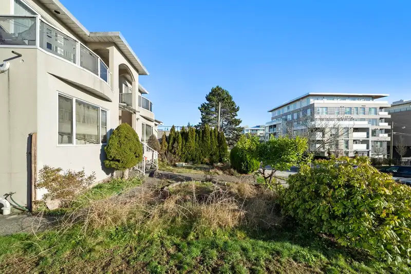 515 W 60TH AVENUE - photo 4 of 20