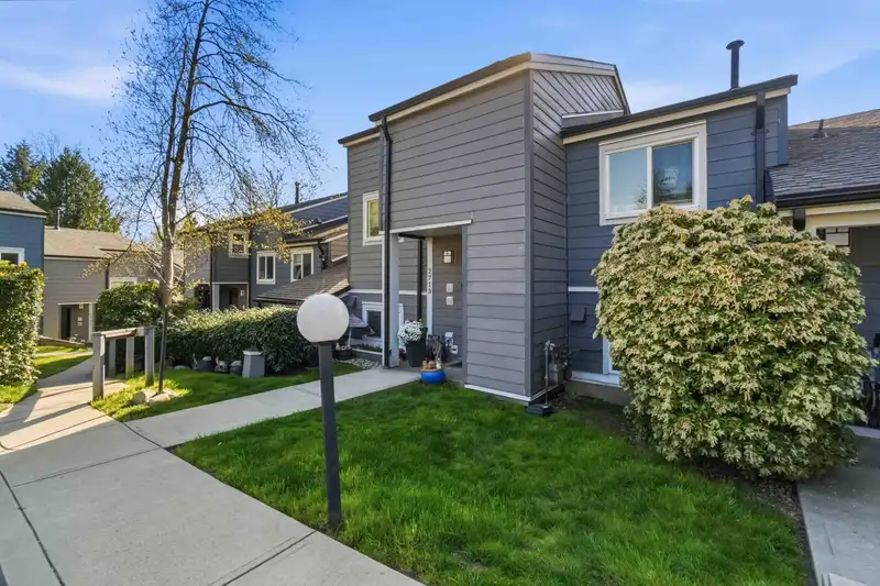 2713 ELLERSLIE AVENUE - photo 2 of 27
