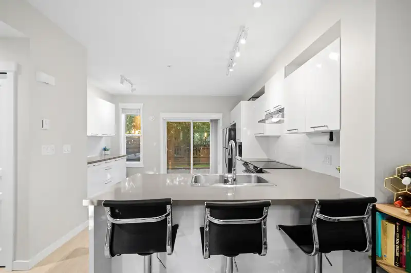 148 7938 209 STREET - photo 3 of 29