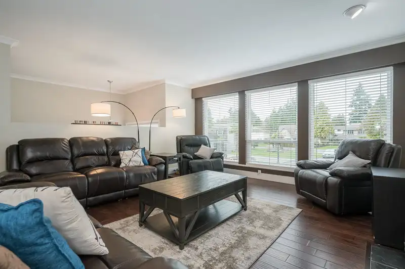 286 ROBSON PLACE - photo 3 of 29